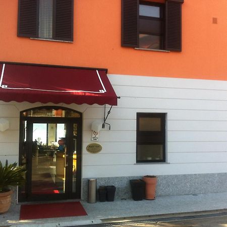 Hotel Lido Ranco Kültér fotó
