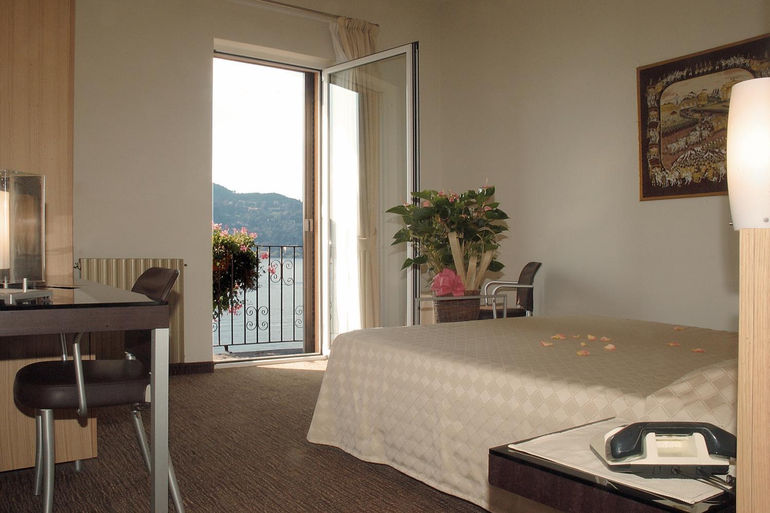 Hotel Lido Ranco Kültér fotó