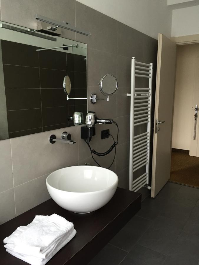 Hotel Lido Ranco Kültér fotó