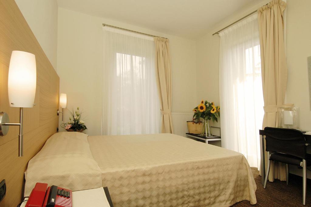 Hotel Lido Ranco Kültér fotó